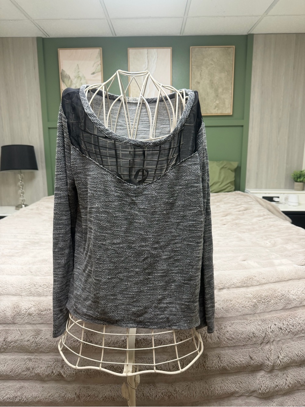 Gibson Medium Black Gray Herringbone Sheer Yoke Long Sleeve Top